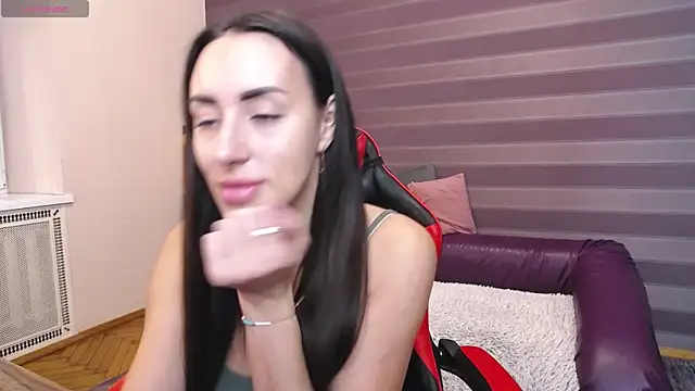 Snapshot of JenniferStone chatting on October 20, 6:36 am JenniferStone online show from October 20, 6:36 am