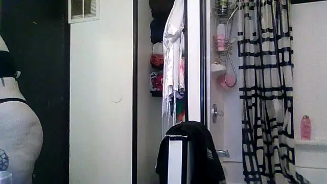 Snapshot of mrstoxox4594 chatting on September 21, 3:24 pm mrstoxox4594 online show from September 21, 3:24 pm