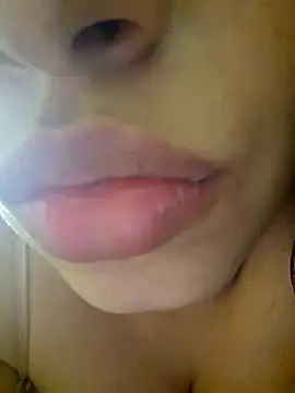 Snapshot of SexyLilyXO chatting on March 16, 3:25 am SexyLilyXO online show from March 16, 3:25 am