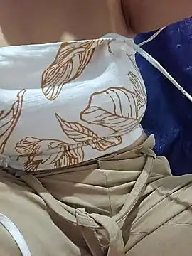 Snapshot of SexyLilyXO chatting on March 19, 2:37 am SexyLilyXO online show from March 19, 2:37 am