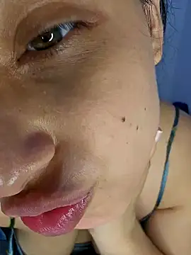 Snapshot of SexyLilyXO chatting on March 20, 4:18 am SexyLilyXO online show from March 20, 4:18 am