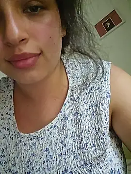 Snapshot of SexyLilyXO chatting on September 26, 2:15 am SexyLilyXO online show from September 26, 2:15 am