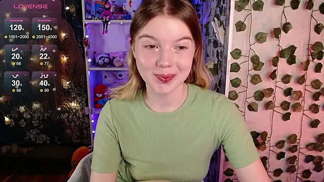 Snapshot of Strawberry_juli chatting on March 3, 1:31 am Strawberry juli online show from March 3, 1:31 am