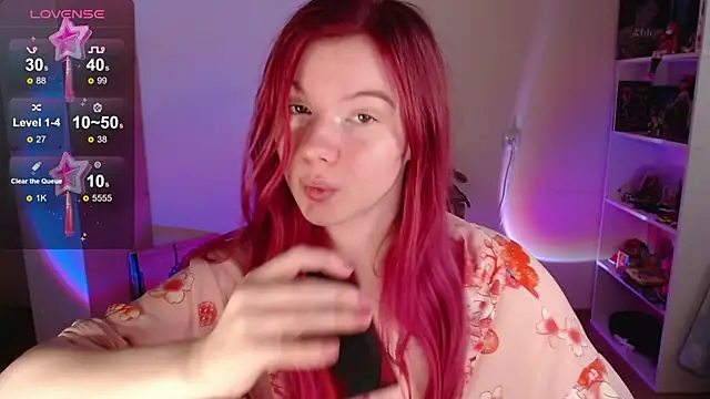 Snapshot of Strawberry_juli chatting on October 17, 8:39 am Strawberry juli online show from October 17, 8:39 am