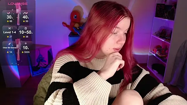 Snapshot of Strawberry_juli chatting on October 19, 5:41 am Strawberry juli online show from October 19, 5:41 am