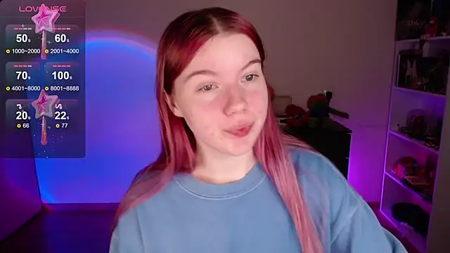 Snapshot of Strawberry_juli chatting on November 10, 4:11 am Strawberry juli online show from November 10, 4:11 am