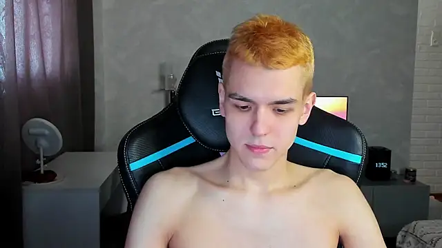 Snapshot of TravisRevas chatting on March 8, 10:54 am TravisRevas online show from March 8, 10:54 am