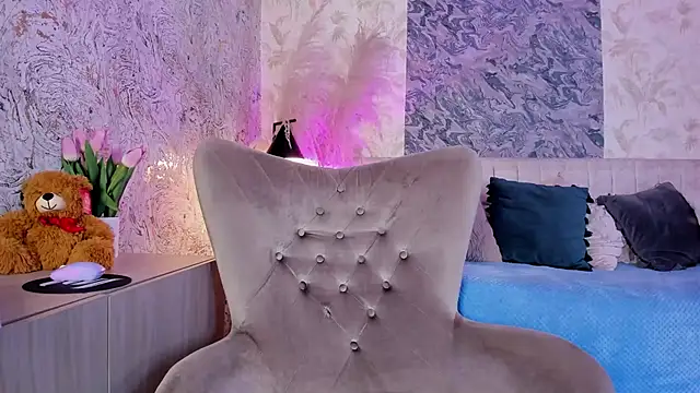 Arianaa collins online show from May 20, 11:49 am