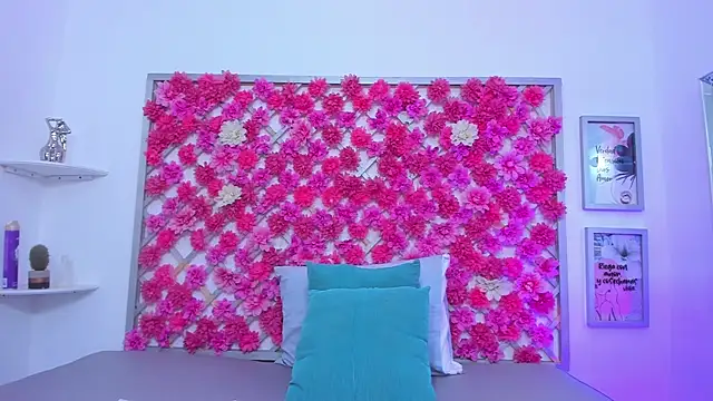 emmyrouse  online show from November 20, 7:24 pm