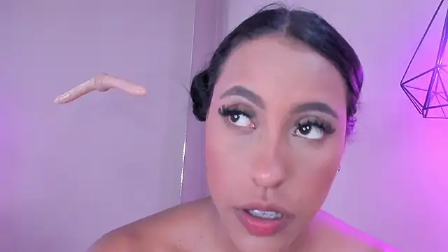 alahia betancurx online show from March 7, 5:49 pm