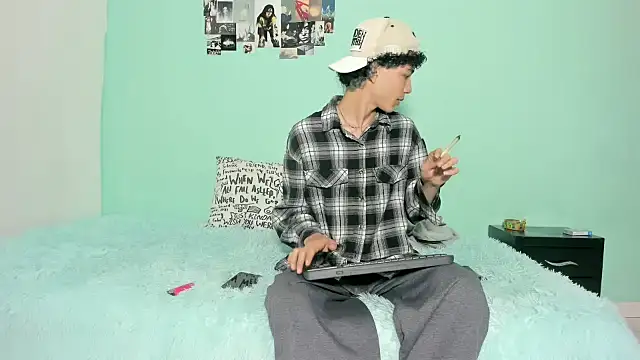 Maxxi hot23 online show from November 7, 8:42 pm