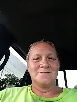 Snapshot of wetnwildforyou chatting on October 3, 8:50 pm wetnwildforyou online show from October 3, 8:50 pm