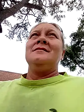 Snapshot of wetnwildforyou chatting on October 30, 3:35 pm wetnwildforyou online show from October 30, 3:35 pm