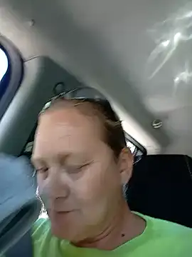 Snapshot of wetnwildforyou chatting on October 31, 5:47 pm wetnwildforyou online show from October 31, 5:47 pm