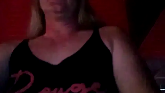 Snapshot of wetnwildforyou chatting on November 2, 4:15 am wetnwildforyou online show from November 2, 4:15 am