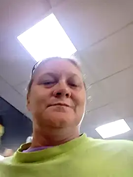 Snapshot of wetnwildforyou chatting on November 4, 5:34 pm wetnwildforyou online show from November 4, 5:34 pm