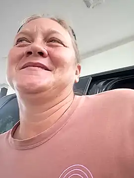 Snapshot of wetnwildforyou chatting on November 6, 5:47 pm wetnwildforyou online show from November 6, 5:47 pm