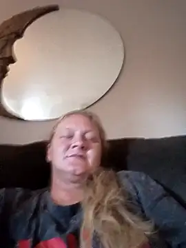 Snapshot of wetnwildforyou chatting on November 8, 4:51 pm wetnwildforyou online show from November 8, 4:51 pm