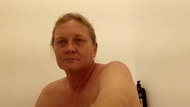 Snapshot of wetnwildforyou chatting on November 11, 12:54 am wetnwildforyou online show from November 11, 12:54 am