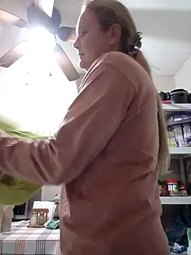 Snapshot of wetnwildforyou chatting on November 14, 11:57 pm wetnwildforyou online show from November 14, 11:57 pm