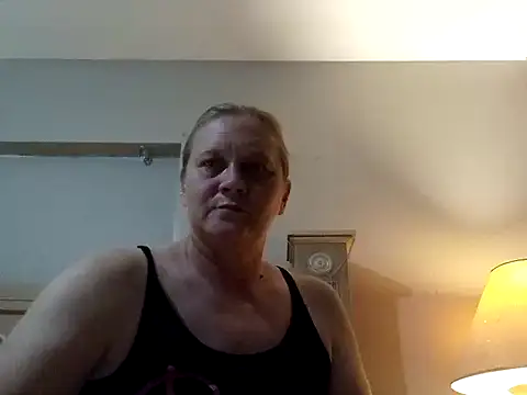 Snapshot of wetnwildforyou chatting on November 19, 12:32 am wetnwildforyou online show from November 19, 12:32 am