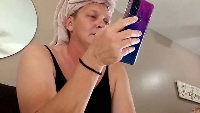 Snapshot of wetnwildforyou chatting on November 20, 8:19 pm wetnwildforyou online show from November 20, 8:19 pm