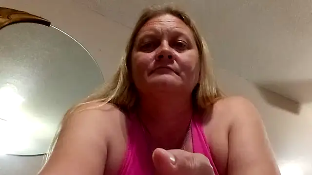 Snapshot of wetnwildforyou chatting on November 25, 2:55 am wetnwildforyou online show from November 25, 2:55 am