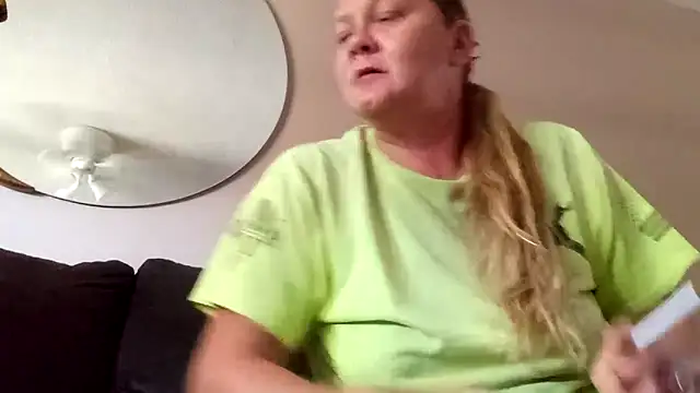 Snapshot of wetnwildforyou chatting on November 25, 4:18 pm wetnwildforyou online show from November 25, 4:18 pm