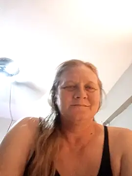 Snapshot of wetnwildforyou chatting on December 3, 12:40 am wetnwildforyou online show from December 3, 12:40 am