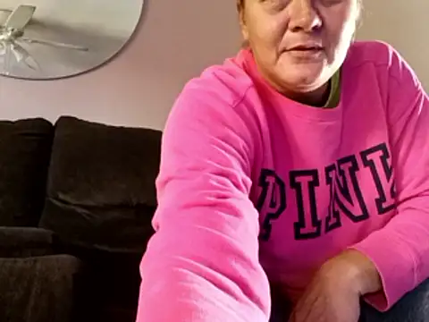 Snapshot of wetnwildforyou chatting on December 17, 6:14 pm wetnwildforyou online show from December 17, 6:14 pm