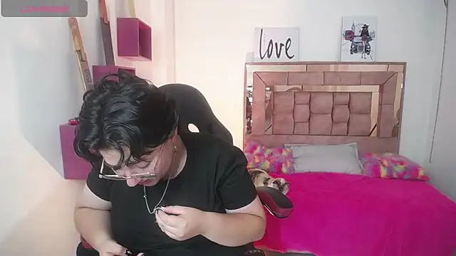 Snapshot of safyka chatting on November 15, 12:56 pm safyka online show from November 15, 12:56 pm