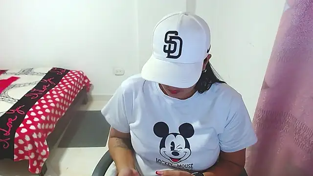 Snapshot of astrii_33 chatting on March 4, 7:11 pm astrii 33 online show from March 4, 7:11 pm