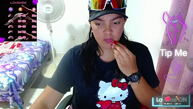 Snapshot of astrii_33 chatting on March 6, 10:26 pm astrii 33 online show from March 6, 10:26 pm