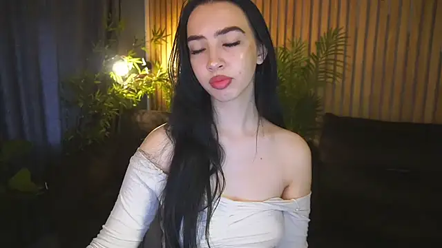 Snapshot of WildKittenX_ chatting on October 22, 5:52 am WildKittenX online show from October 22, 5:52 am