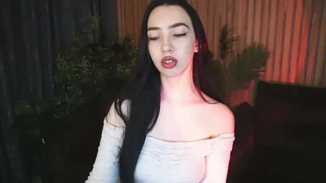 Snapshot of WildKittenX_ chatting on November 10, 6:45 am WildKittenX online show from November 10, 6:45 am