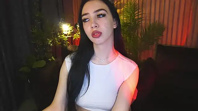 Snapshot of WildKittenX_ chatting on November 19, 6:46 am WildKittenX online show from November 19, 6:46 am