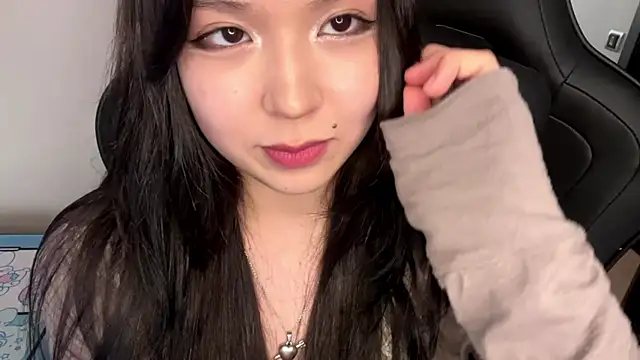 Snapshot of melana_love chatting on March 20, 11:49 am melana love online show from March 20, 11:49 am