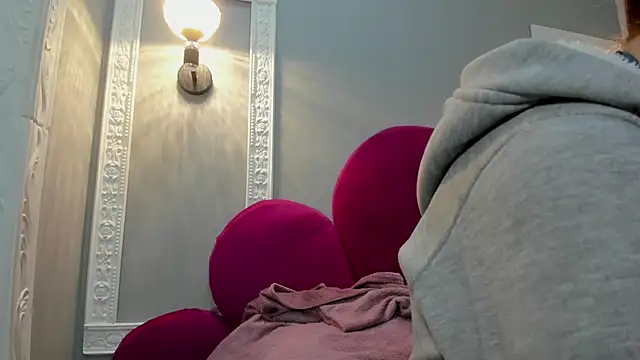 Bonniie 22 online show from December 5, 3:52 pm