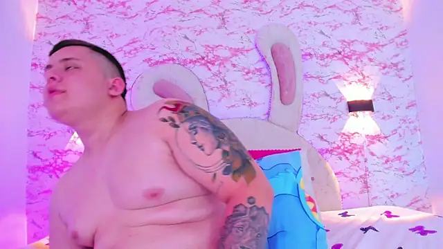 Snapshot of IM_SINAY chatting on March 12, 1:36 am IM SINAY online show from March 12, 1:36 am