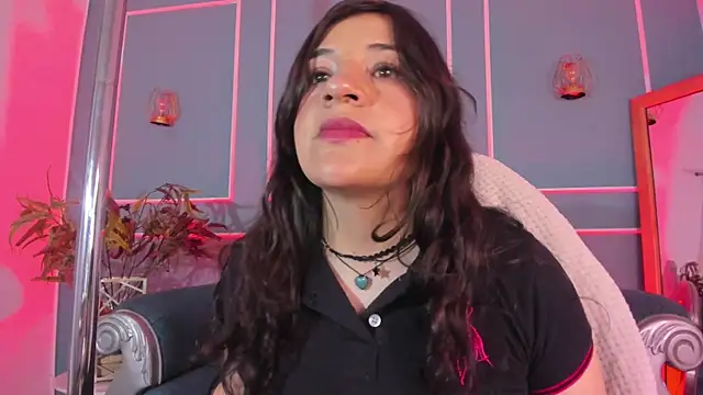 Snapshot of TaraTaylorr chatting on October 23, 2:33 am TaraTaylorr online show from October 23, 2:33 am