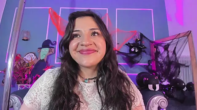 Snapshot of TaraTaylorr chatting on October 26, 2:28 am TaraTaylorr online show from October 26, 2:28 am