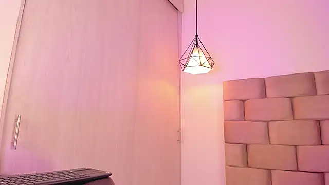 valeria monsalve online show from March 19, 5:52 am