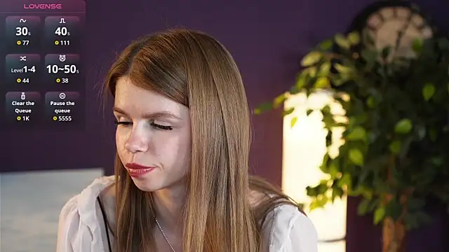 Snapshot of AmityDilley chatting on October 17, 7:44 am AmityDilley online show from October 17, 7:44 am