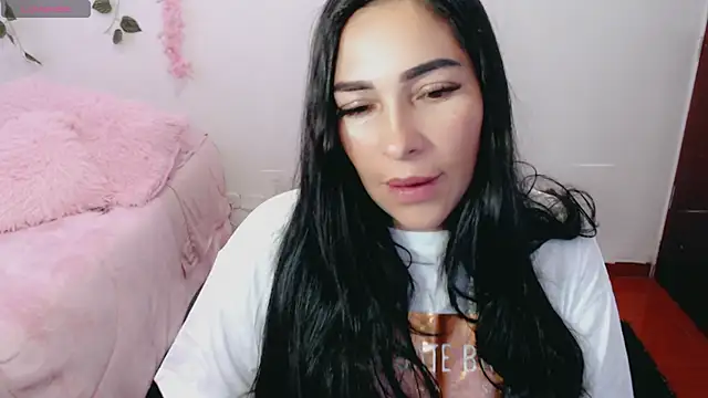 Snapshot of luna_lgomez_ chatting on March 6, 11:25 am luna lgomez  online show from March 6, 11:25 am