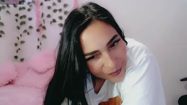 Snapshot of luna_lgomez_ chatting on March 6, 2:29 pm luna lgomez  online show from March 6, 2:29 pm