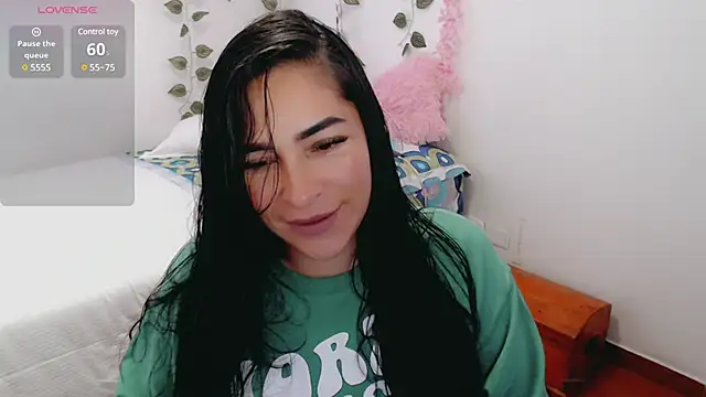 Snapshot of luna_lgomez_ chatting on March 18, 11:08 am luna lgomez  online show from March 18, 11:08 am