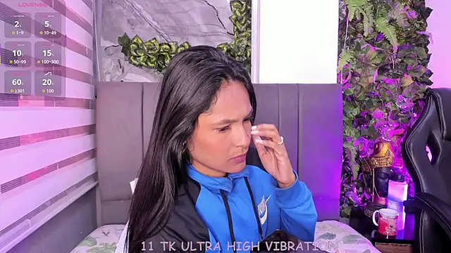 Fernanda liie  online show from November 27, 1:02 pm