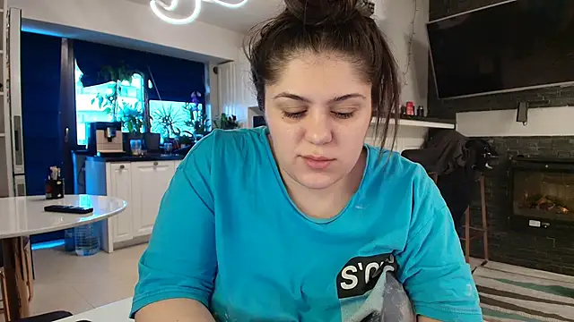 Layla- online show from January 20, 10:18 am