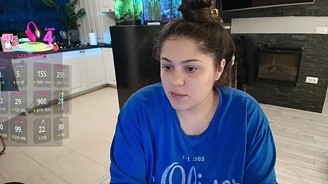 Layla- online show from October 24, 1:40 pm