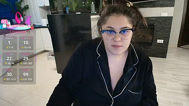 Layla- online show from November 14, 10:25 am